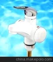 電熱水龍頭選購指南 塑料與鋅合金材質對比